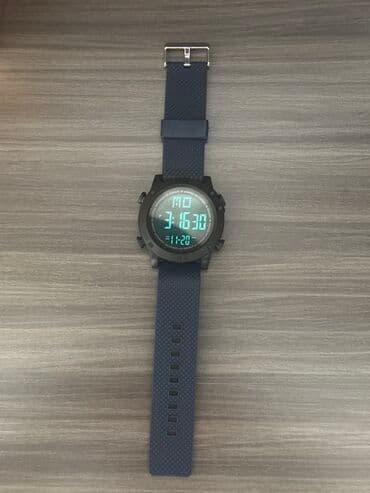 Rəqəmsal ekranlı idman saatı - Dizayn: Qara dairəvi korpus, mavi lalafo.az -da Rəqəmsal ekranlı idman saatı - Dizayn: Qara dairəvi korpus, mavi