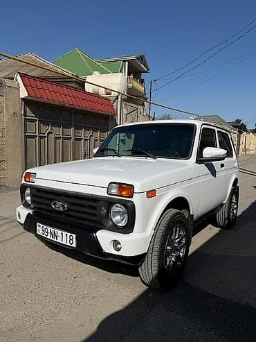 Lada Niva (3 qapı) – ağ rəngli, klassik ofroud SUV. Salam ! Iline lalafo.az -da Lada Niva (3 qapı) – ağ rəngli, klassik ofroud SUV. Salam ! Iline