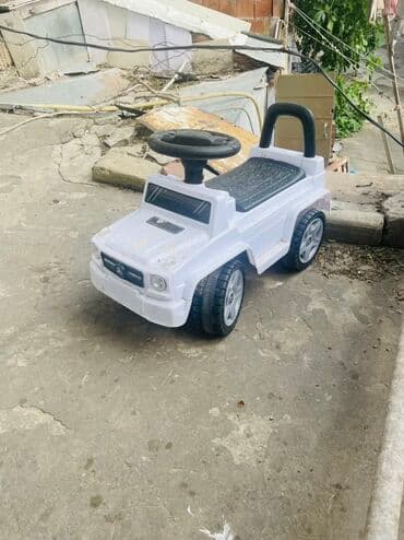 Uşaq üçün minik avtomobili – ayaqla sürülən model - Rəng: ağ - lalafo.az -da Uşaq üçün minik avtomobili – ayaqla sürülən model - Rəng: ağ -
