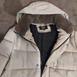 Kurtka ideal vəziyyətdə ölcü şəkildə görsədilib lalafo.az -da Kurtka ideal vəziyyətdə ölcü şəkildə görsədilib