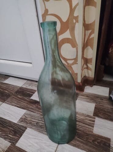 Sovetdən qalmaTəcili cox qədimi.80 ilin balonu.Hündürlüyü 45 sm.şüşə lalafo.az -da Sovetdən qalmaTəcili cox qədimi.80 ilin balonu.Hündürlüyü 45 sm.şüşə