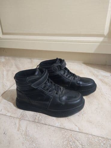 Oğlan üçün sapaski 33-34 razmer lalafo.az -da Oğlan üçün sapaski 33-34 razmer