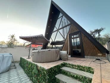 A‑Frame üslubunda taxta ev – həyət və istirahət zonası ilə - Müasir lalafo.az -da A‑Frame üslubunda taxta ev – həyət və istirahət zonası ilə - Müasir