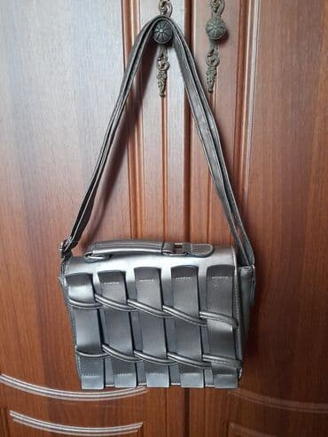 Qadın çantası - Material: parıldayan, dəri təsirli süni material - lalafo.az -da Qadın çantası - Material: parıldayan, dəri təsirli süni material -