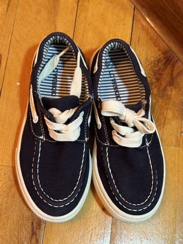 Oğlan uşağı üçün ayaqqabı. Lc vaikikidir. 29 ölçüdür. Çox az geyilib lalafo.az -da Oğlan uşağı üçün ayaqqabı. Lc vaikikidir. 29 ölçüdür. Çox az geyilib