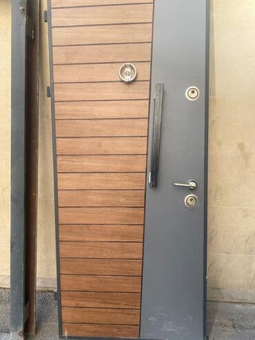 Müasir dizaynlı dəmir giriş qapısı - Material: polad konstruksiya lalafo.az -da Müasir dizaynlı dəmir giriş qapısı - Material: polad konstruksiya