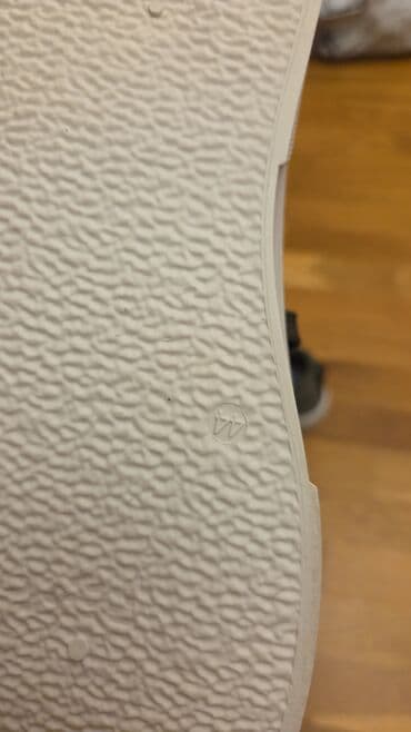 Unisex idman üslublu ayaqqabı - Rəng: zeytun-yaşıl (ağ altlıqla) - lalafo.az -da Unisex idman üslublu ayaqqabı - Rəng: zeytun-yaşıl (ağ altlıqla) -