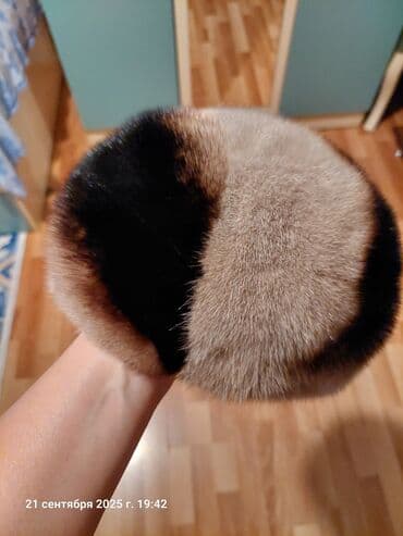 Məmulat: Qadın üçün xəz papaq Təsvir: - Yumru siluetli, klassik xəz lalafo.az -da Məmulat: Qadın üçün xəz papaq Təsvir: - Yumru siluetli, klassik xəz