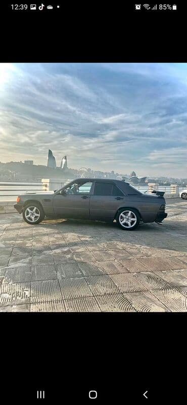 Mercedes-Benz 190E (W201) sedan - Kuzov: 4 qapılı sedan, tünd boz lalafo.az -da Mercedes-Benz 190E (W201) sedan - Kuzov: 4 qapılı sedan, tünd boz