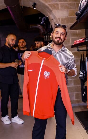 Sabah Futbol Klubunun esas kamanda uzvlerinin oyunlara geyindiyi lalafo.az -da Sabah Futbol Klubunun esas kamanda uzvlerinin oyunlara geyindiyi