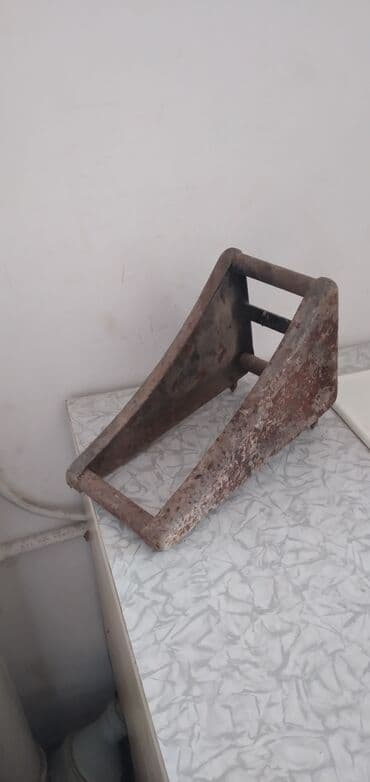 Ağır metal təkər dayaq takozu (wheel chock) – Material: tökmə lalafo.az -da Ağır metal təkər dayaq takozu (wheel chock) – Material: tökmə