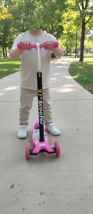 Sukuter satılır Qiymäti 20 manata rängi çährayı qiz uşaĝi üçün lalafo.az -da Sukuter satılır Qiymäti 20 manata rängi çährayı qiz uşaĝi üçün