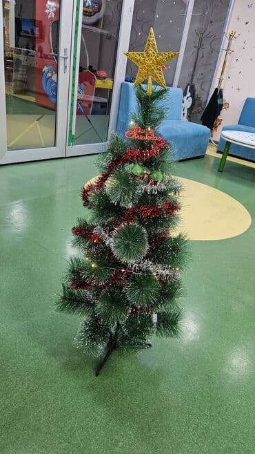 Bəzədilmiş süni Yeni il şam ağacı - Təxmini hündürlük: 1–1,2 m lalafo.az -da Bəzədilmiş süni Yeni il şam ağacı - Təxmini hündürlük: 1–1,2 m