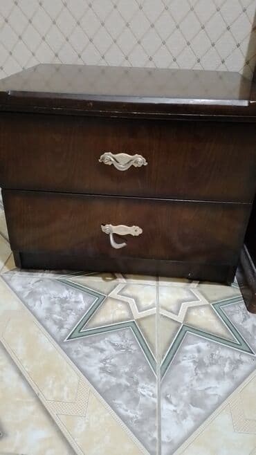 Комоды на заказ: Klassik üslubda taxta makiyaj masası və 2 ədəd tumba satılır. 3-ü at lalafo.az — 2 Комоды на заказ: Klassik üslubda taxta makiyaj masası və 2 ədəd tumba satılır. 3-ü — 2
