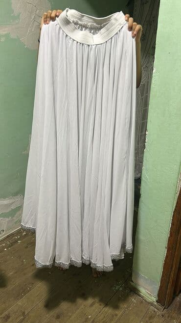 Ağ rəngli milli/rəqs geyimi dəsti Tərkib: - Bəzəkli üst köynək: geniş lalafo.az -da — 4 Ağ rəngli milli/rəqs geyimi dəsti Tərkib: - Bəzəkli üst köynək: geniş — 4