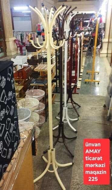 Paltarlar, papaqlar və şərflər üçün nəzərdə tutulmuş sabit döşəmə lalafo.az -da Paltarlar, papaqlar və şərflər üçün nəzərdə tutulmuş sabit döşəmə