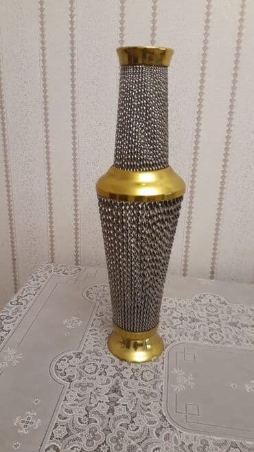 Bir vaza, Metal lalafo.az -da Bir vaza, Metal