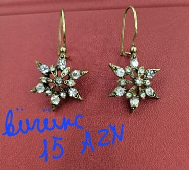 Dəstə daxildir: Üzük, Sırğa, Kulon, Gümüş lalafo.az -da Dəstə daxildir: Üzük, Sırğa, Kulon, Gümüş