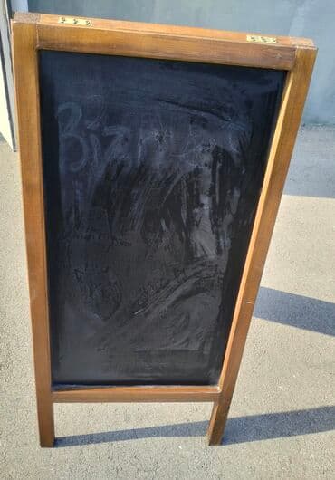 Taxta çərçivəli ikiüzlü qara lövhə (A-frame). - Material: tünd rəngdə lalafo.az -da Taxta çərçivəli ikiüzlü qara lövhə (A-frame). - Material: tünd rəngdə