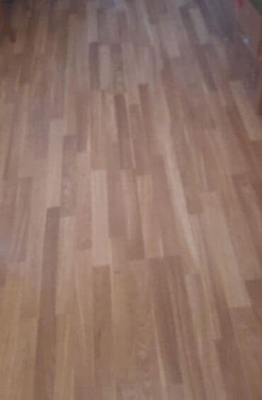 Taxta naxışlı laminat döşəmə - Rəng və tekstura: Açıqdan orta qəhvəyi lalafo.az -da Taxta naxışlı laminat döşəmə - Rəng və tekstura: Açıqdan orta qəhvəyi