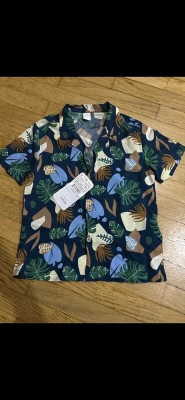 Tropik naxışlı qısaqol köynək - Rəng: Tünd göy fon üzərində yaşıl lalafo.az -da Tropik naxışlı qısaqol köynək - Rəng: Tünd göy fon üzərində yaşıl