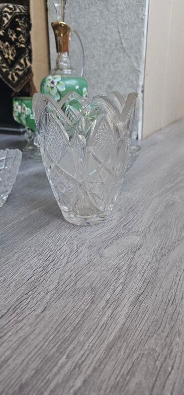 2 si 50 azn Kəsimli şüşə vaza/kasa - Material: qalın, şəffaf kəsimli lalafo.az -da 2 si 50 azn Kəsimli şüşə vaza/kasa - Material: qalın, şəffaf kəsimli