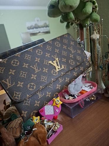Louis Vuitton üslubunda monoqram dizaynlı qadın çantası - Rəng lalafo.az -da Louis Vuitton üslubunda monoqram dizaynlı qadın çantası - Rəng