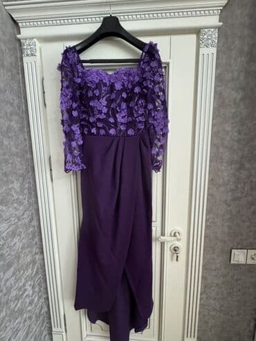 Bənövşəyi rəngdə zərif ziyafət/libas - Model: midi-uzunluqda, ön lalafo.az -da Bənövşəyi rəngdə zərif ziyafət/libas - Model: midi-uzunluqda, ön