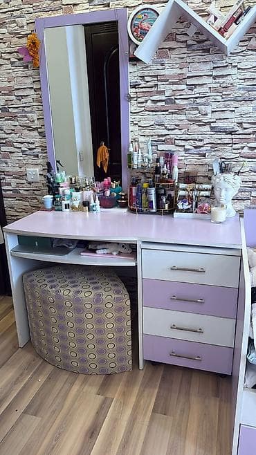 Bənövşəyi-ağ rəng çalarlarında kosmetik makiyaj masası və güzgü dəsti at lalafo.az Bənövşəyi-ağ rəng çalarlarında kosmetik makiyaj masası və güzgü dəsti