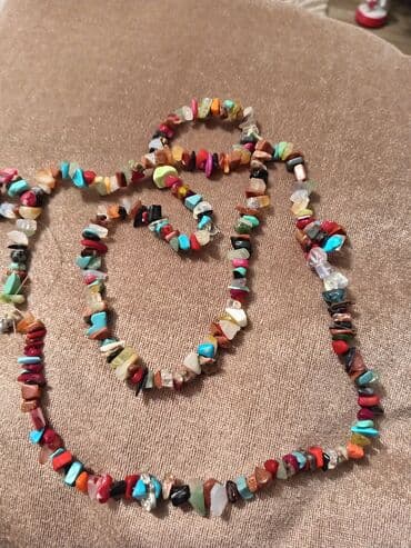 Rəngarəng təbii daşlardan hazırlanmış uzun boyunbağı - Material lalafo.az -da Rəngarəng təbii daşlardan hazırlanmış uzun boyunbağı - Material