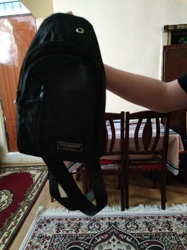 Qara rəngdə, rahat və praktik bir çiyin çantası. Kiçik əşyalar üçün ön lalafo.az -da Qara rəngdə, rahat və praktik bir çiyin çantası. Kiçik əşyalar üçün ön