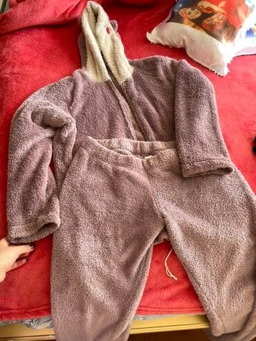 Qalın, yumşaq flis kumaşdan iki hissəli ev geyimi dəsti lalafo.az -da Qalın, yumşaq flis kumaşdan iki hissəli ev geyimi dəsti