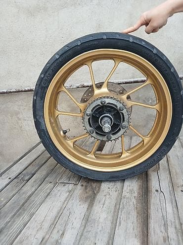 Motosiklet arxa təkər komplekti - Disk: qızılı rəngli, yüngül at lalafo.az Motosiklet arxa təkər komplekti - Disk: qızılı rəngli, yüngül