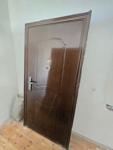 Декоративные панели для стен: Dəmir giriş qapısı – qəhvəyi rəng, klassik panelli dizayn. Evimi təmir at lalafo.az — 1 Декоративные панели для стен: Dəmir giriş qapısı – qəhvəyi rəng, klassik panelli dizayn. Evimi təmir — 1