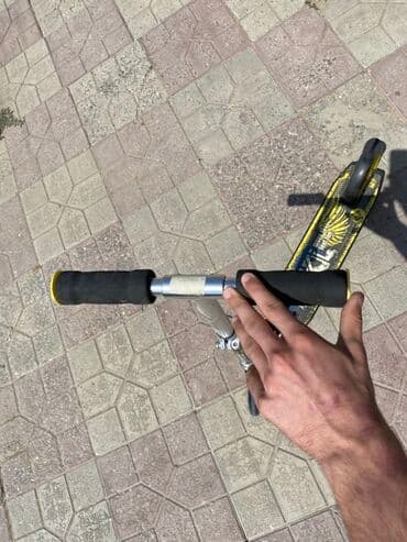 Şəhər skuterı – iri təkərli, qara gövdə, sarı təkər diskləri, qara lalafo.az -da — 5 Şəhər skuterı – iri təkərli, qara gövdə, sarı təkər diskləri, qara — 5