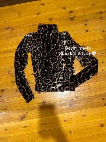 Leopar naxışlı qadın bluzası - Model: boğazlı (turtleneck), uzunqol - lalafo.az -da Leopar naxışlı qadın bluzası - Model: boğazlı (turtleneck), uzunqol -