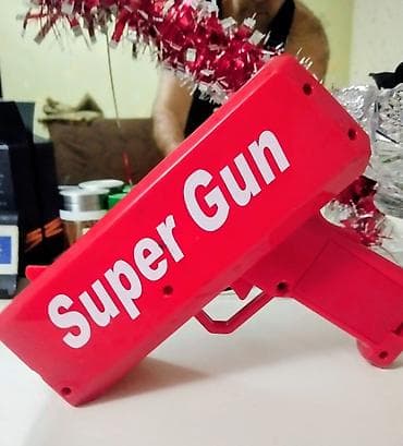 Pul atıcı oyuncaq tapança, parlaq qırmızı rəngdə və üzərində “Super lalafo.az -da Pul atıcı oyuncaq tapança, parlaq qırmızı rəngdə və üzərində “Super