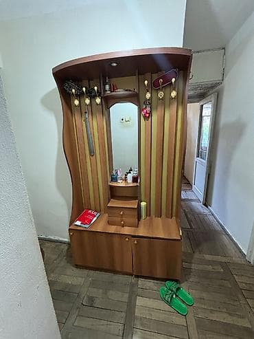 Dehliz dolabi satilir,genisdir hecbir prablemi yoxdur sadece bezi at lalafo.az Dehliz dolabi satilir,genisdir hecbir prablemi yoxdur sadece bezi