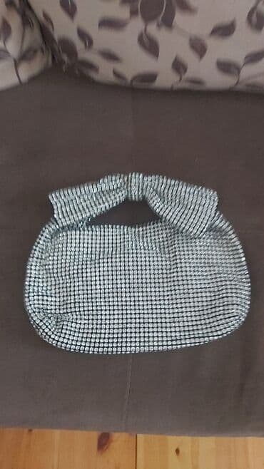 Zərif gecə çantası – gümüşü rəngli kristal/parıltılı daşlı dizayn. - lalafo.az -da Zərif gecə çantası – gümüşü rəngli kristal/parıltılı daşlı dizayn. -