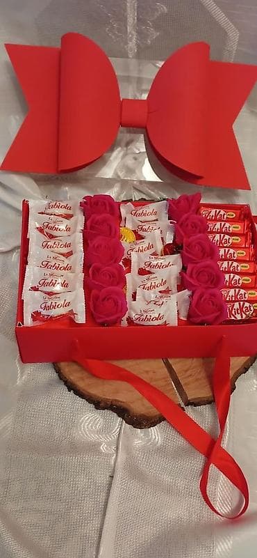 Hədiyyəlik şokolad qutusu - Rəng: tam qırmızı tematik dizayn - Qutu lalafo.az -da Hədiyyəlik şokolad qutusu - Rəng: tam qırmızı tematik dizayn - Qutu