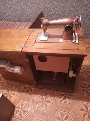 Mexaniki tikiş maşını kabinetlə - Gövdəsi masaya quraşdırılmış lalafo.az -da Mexaniki tikiş maşını kabinetlə - Gövdəsi masaya quraşdırılmış