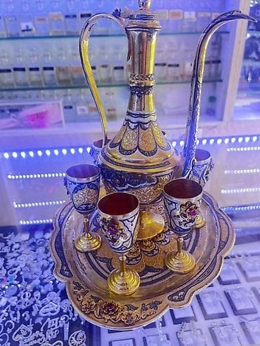 Şərq üslubunda bəzəkli içki dəsti. Gümüş-875 əyyar. - Tam dəst: uzun at lalafo.az Şərq üslubunda bəzəkli içki dəsti. Gümüş-875 əyyar. - Tam dəst: uzun
