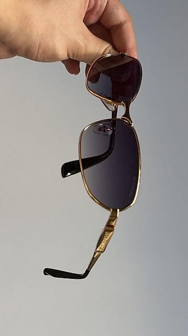 Balenciaga gün eynəyi - Metal çərçivə: qızılı rəng, incə və möhkəm lalafo.az -da Balenciaga gün eynəyi - Metal çərçivə: qızılı rəng, incə və möhkəm