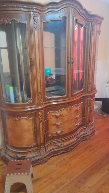 Şüşəli dolab vitrini, İşlənmiş lalafo.az -da Şüşəli dolab vitrini, İşlənmiş