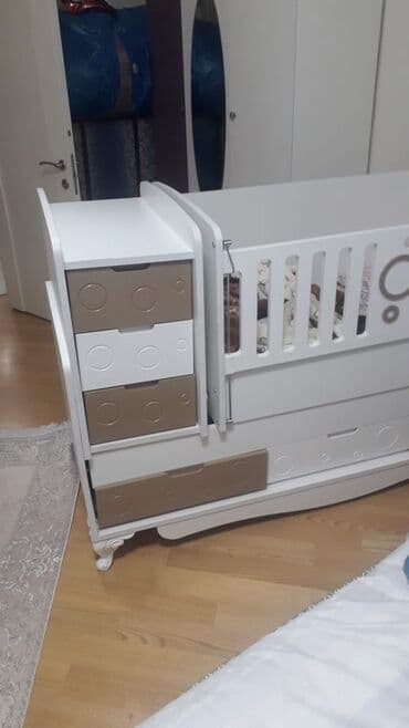 Oğlan və qız üçün, İşlənmiş, Dördbucaq, Beşik, Dəstsiz, Matrassız, Yellənmə mexanizm ilə lalafo.az -da Oğlan və qız üçün, İşlənmiş, Dördbucaq, Beşik, Dəstsiz, Matrassız, Yellənmə mexanizm ilə