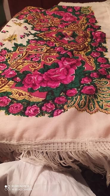 Çiçək naxışlı şal/örtük - Material: yumşaq toxumalı parça, kənarları lalafo.az -da Çiçək naxışlı şal/örtük - Material: yumşaq toxumalı parça, kənarları