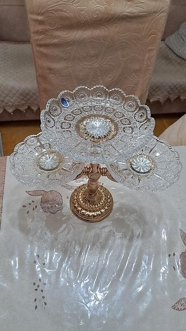 Qızılı əsaslı şüşə/qab dəstliyi – 3 mərtəbəli meyvə/şirniyyat stendi at lalafo.az Qızılı əsaslı şüşə/qab dəstliyi – 3 mərtəbəli meyvə/şirniyyat stendi