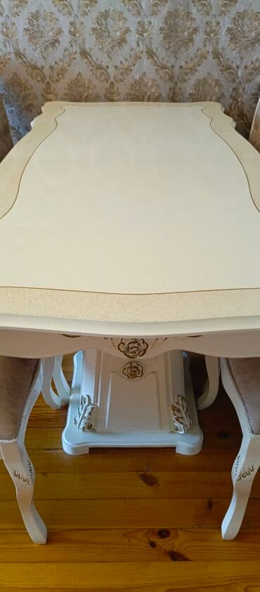 Ağ rəngli yemək masası dəsti, süfrə ilə birlikdə. Oval formalı masanın lalafo.az -da Ağ rəngli yemək masası dəsti, süfrə ilə birlikdə. Oval formalı masanın