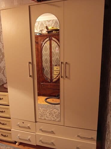 Açılan, 3 qapılı Düz dolab, Qarderob, paltar dolabı lalafo.az -da Açılan, 3 qapılı Düz dolab, Qarderob, paltar dolabı