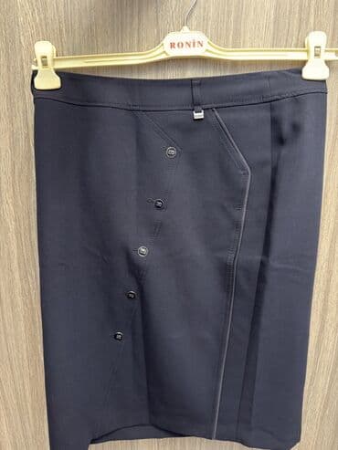 Qara rəngli klassik yubka - Model: Dizaltı uzunluq, dar kəsim lalafo.az -da Qara rəngli klassik yubka - Model: Dizaltı uzunluq, dar kəsim